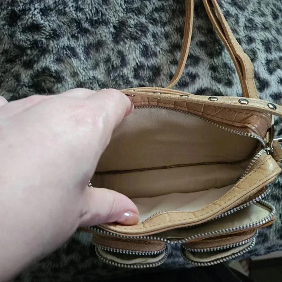 Núnoo | Helena Croc-Embossed  Beige Leather Handbag - Picture 9 of 13